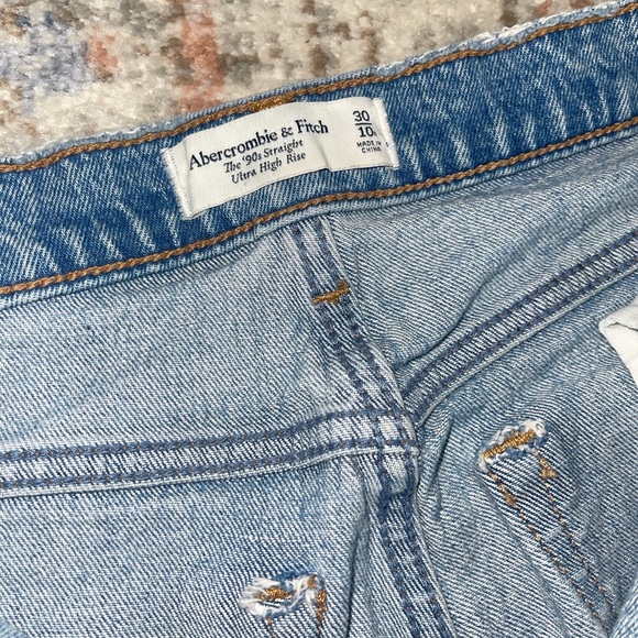 Abercrombie 90s Straight High Rise Jeans - Picture 3 of 5